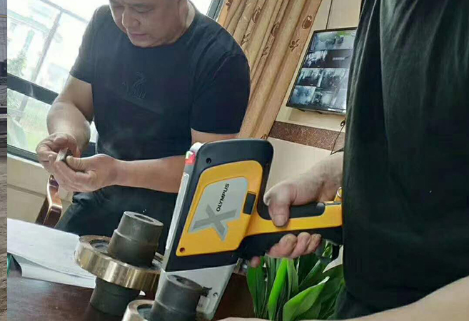 奥林巴斯手持式合金分析仪，现场杭州大江东工业园区交货一台